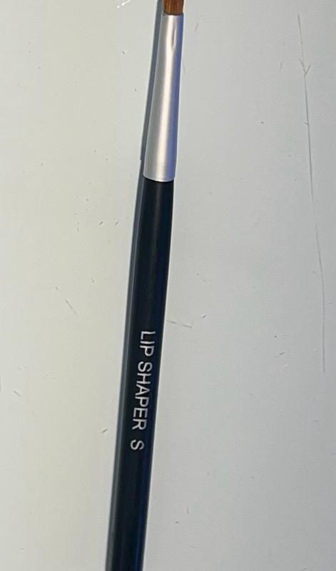 CINEMA-LIP SHAPER