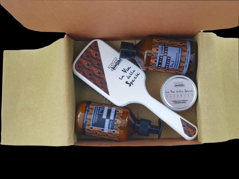 3ME LA VIA DELLE SPEZIE OUD KIT   ( shampoo + mask + brush + candle )